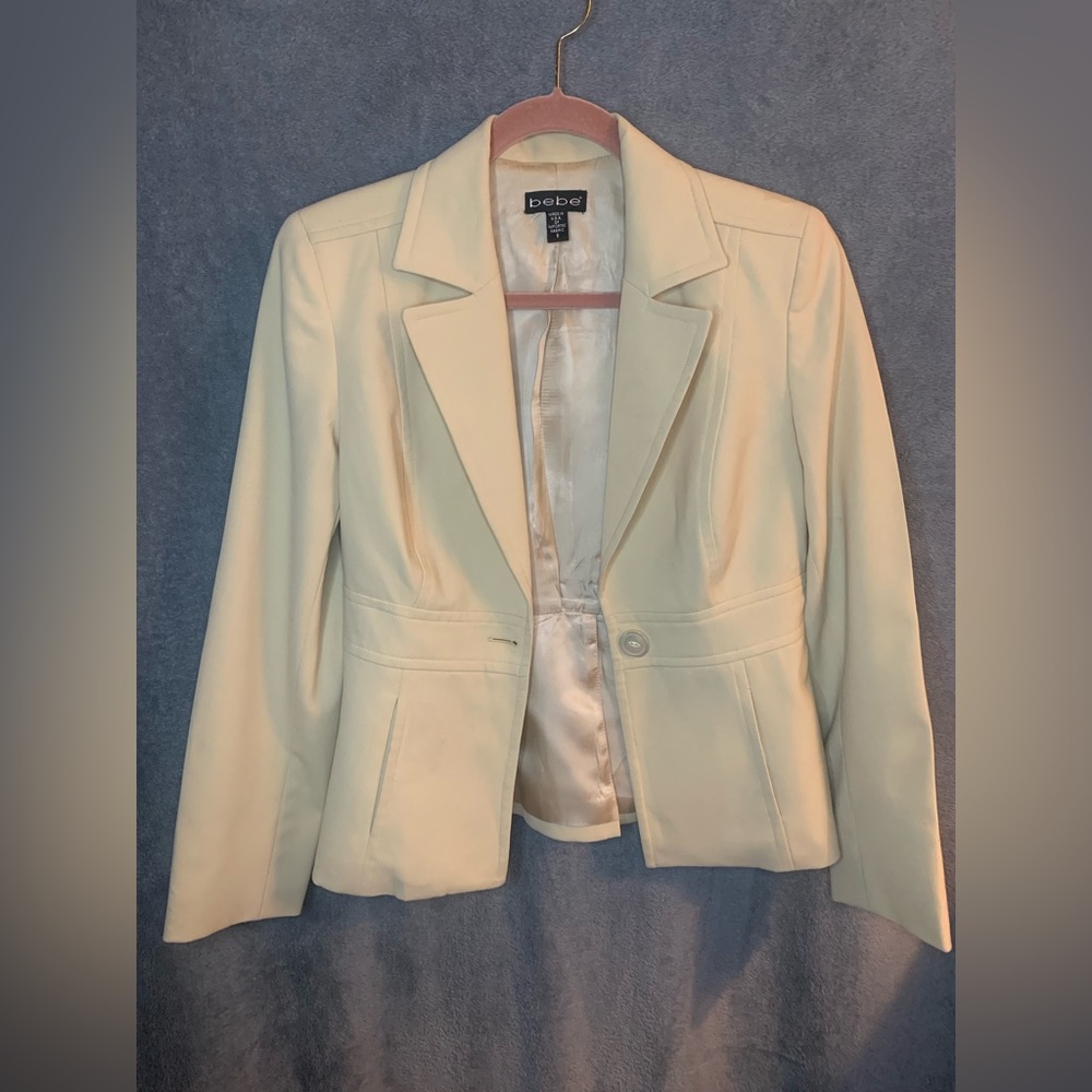 Bebe women’s blazer cream colored size 6